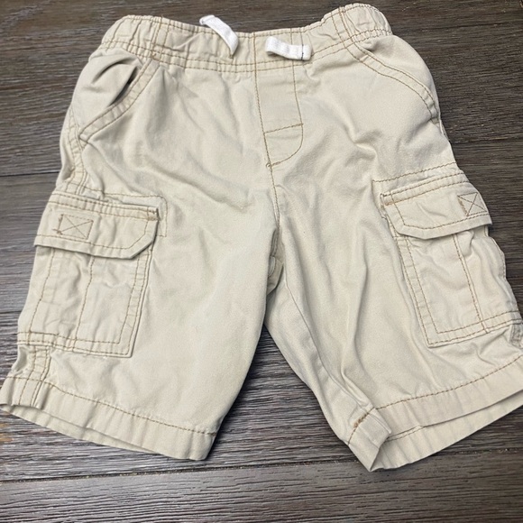 Log of 4 Boys Shorts and shirt size 4T
Brands are old navy, carters,  okie dokie - Picture 6 of 9